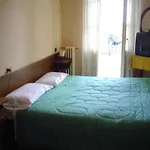 伊甸酒店 *
