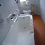 伊甸酒店 *